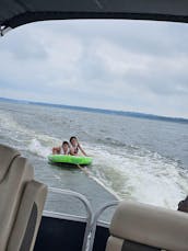 10 Passenger Pontoon for Rent at Lake Texoma Pet Friendly