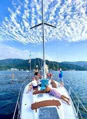 Sailing Sloop Hunter 40 in Puerto Vallarta