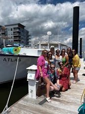 Location de yacht classique à Boston pour 25 personnes — anniversaires et événements spéciaux