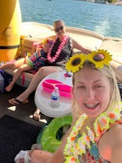 Crestliner Pontoon Boat Shasta Lake 