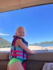 Crestliner Pontoon Boat Shasta Lake 