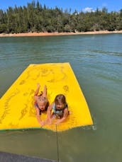 Crestliner Pontoon Boat Shasta Lake 