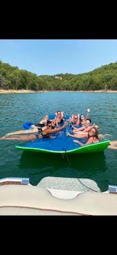 Fun on Beaver Lake with Cobalt 242 Bowrider!
