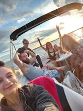 30 ft Rinker Captiva - Power Speed Boat Rental for 8 People in Montreal, Canada