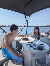 Luxurious 25' Entertainment Pontoon Rental in Montreal West-Island