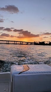 Dê uma volta na lancha! Ótimo sistema de som de 19' Bow-Rider Speedboat