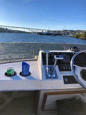 Lake Union and Chill with Bayliner 3288 Boat