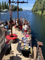 Aventura de navio pirata dos anos 50 a bordo do Queen Anne's Revenge em Seattle