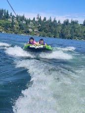 Tour/Swim Lake Union & Lake Washington Seattle in this 24' 10 person Bowrider!