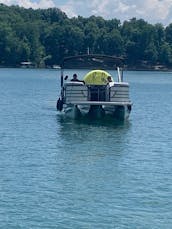 Lake Keowee Tritoon con 175 CV