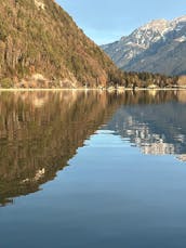 Luxurious pontoon in Interlaken with private captain  (Thun/Interlaken/Jungfrau)