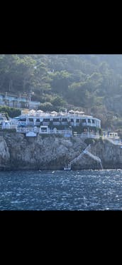 Excursion exclusive à Capri pour 10 personnes sur un bateau Aprea Mare avec Capitan Pietro