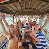 Bateau Tiki St. Pete Pink Pelican - Jusqu'à 18 personnes