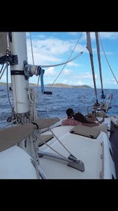 El mejor día de alquiler de vela a bordo del velero Baba de 40 pies en Santo Tomás