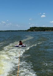 115 HP 22ft Sunchaser Tritoon For Rent On Lake Lewisville