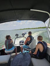 115 HP 22ft Sunchaser Tritoon For Rent On Lake Lewisville