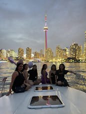 Prêt à faire la fête sur un élégant yacht à moteur MTX de 34 pieds à Toronto (8 ou 10 personnes)