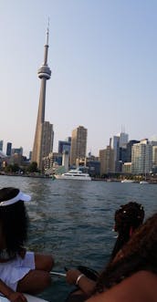 Stunning 34' Motor Yacht in Toronto