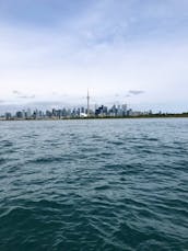 30' Party Friendly Boat in Toronto for 8 People!