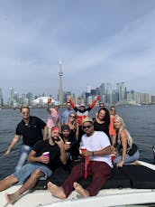 Yacht Trojan Express Cruiser de 40 pieds pour les visites de Toronto et plus encore ! OFFRES SPÉCIALES POUR LES JOURS DE SEMAINE