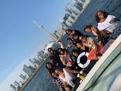 Yacht Trojan Express Cruiser de 40 pieds pour les visites de Toronto et plus encore ! OFFRES SPÉCIALES POUR LES JOURS DE SEMAINE