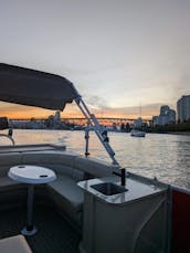 Flota, festín y barbacoa: pontón de lujo para fiestas en el corazón de Vancouver 