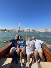 32' De Pellegrini Limousine Wooden Motor Boat Rental in Venezia, Italy