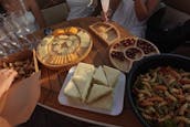 200$ par heure du lundi au jeudi | 350$ par heure sur le vol F-Su | 12 personnes | Yacht de luxe SLX 350