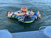 20ft Quest Pontoon Boat Rental in Waxahachie, Texas