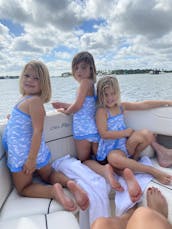 Aventures nautiques en famille avec capitaine et sports nautiques disponibles